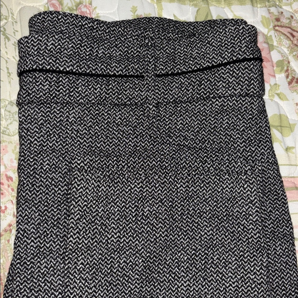Tapered Leg Dress Pants Size 10 - Picture 3 of 4